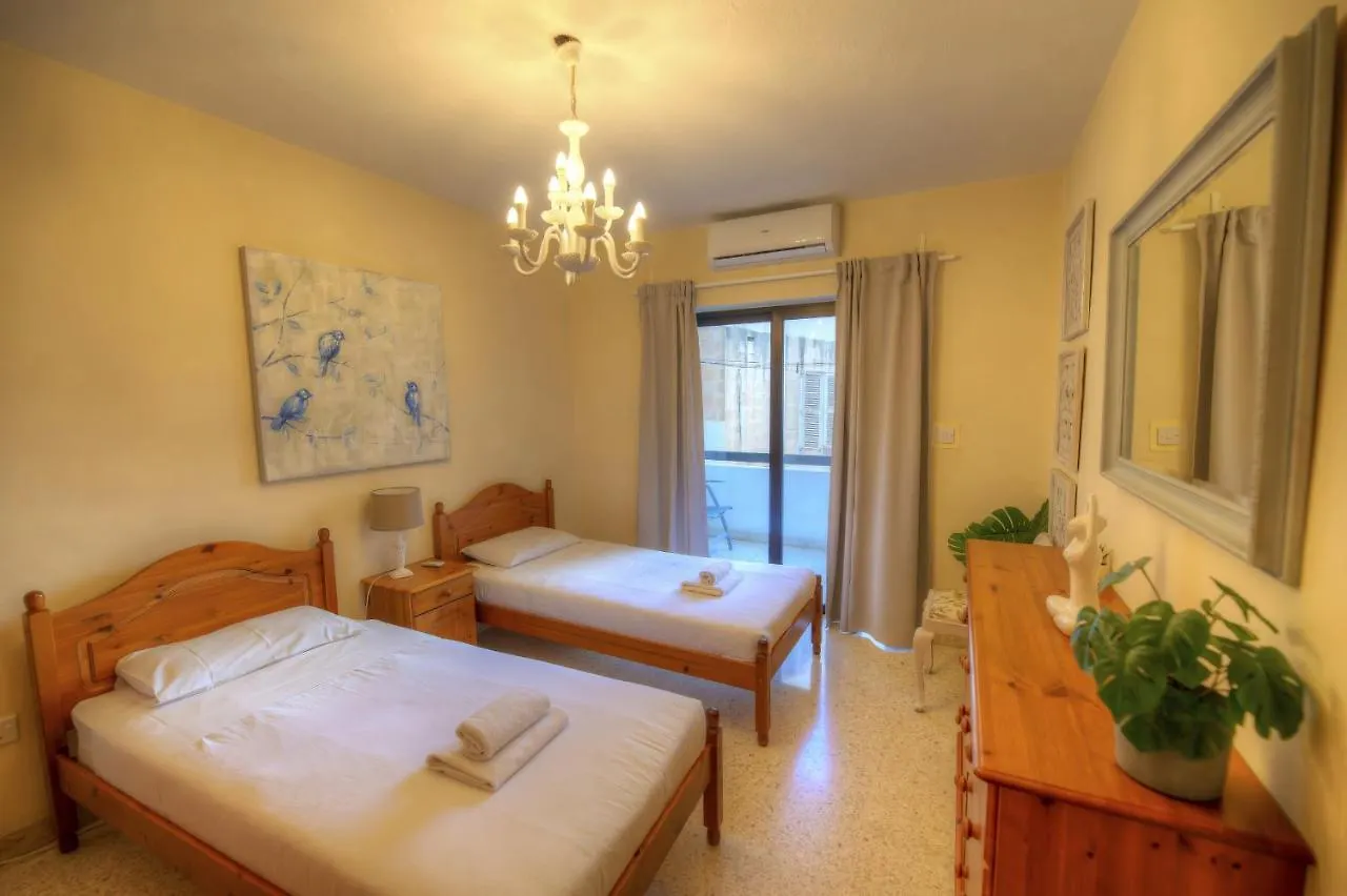 Large And Bright Apartment In The City Centre Goslm-2 Sliema
