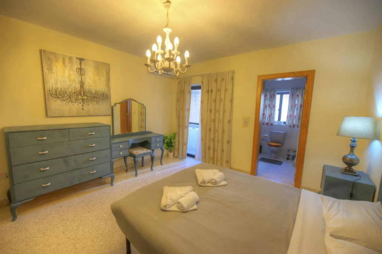 Large And Bright Apartment In The City Centre Goslm-2 Sliema