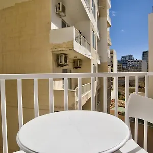 Sliema 2-Bedroom Central Apartments And Penthouse With Jacuzzi Appartement
