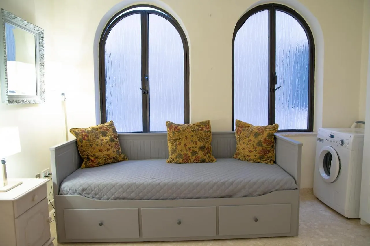 Large And Bright Apartment In The City Centre Goslm-2 Sliema Malta