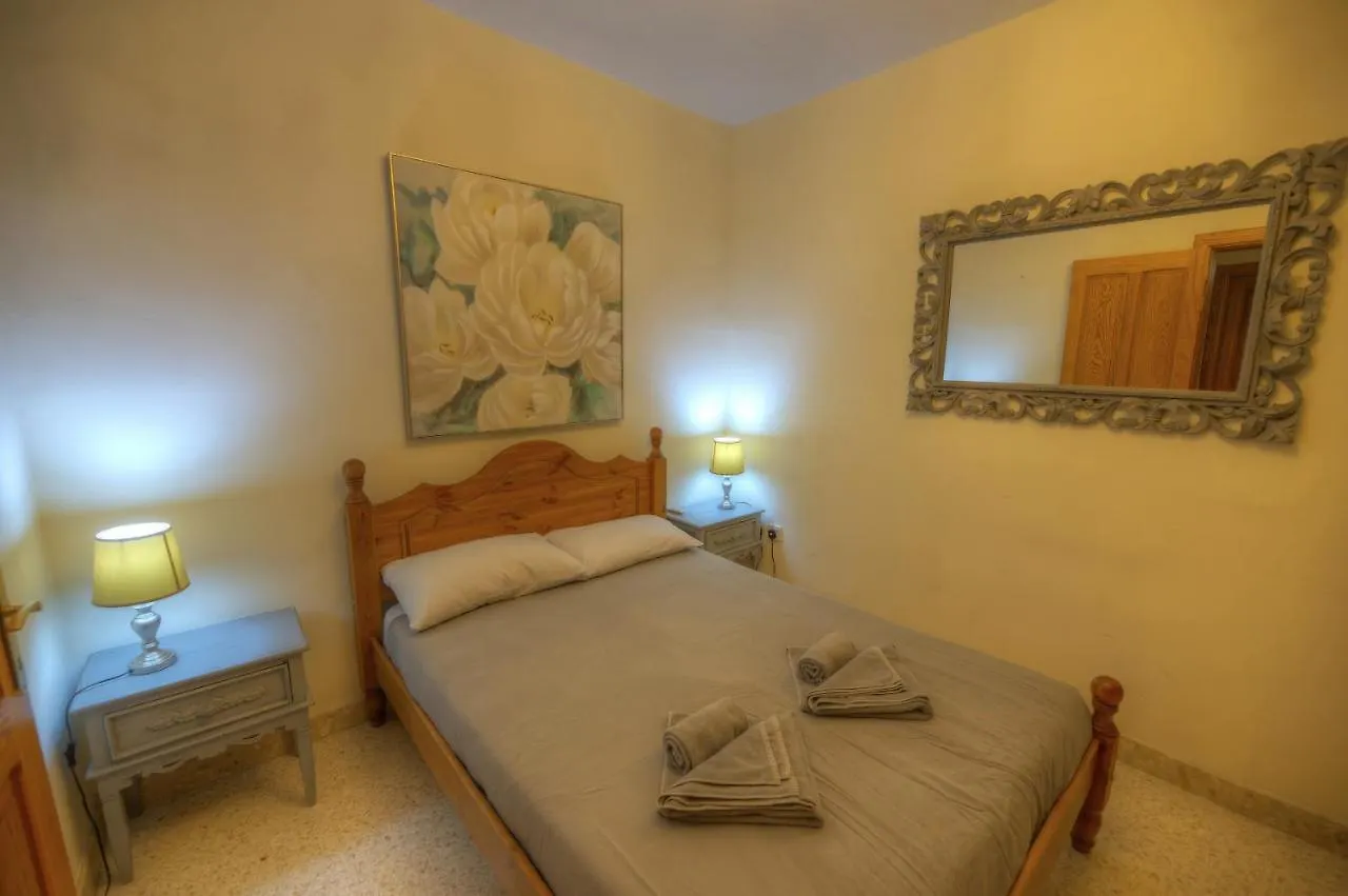 Large And Bright Apartment In The City Centre Goslm-2 Sliema