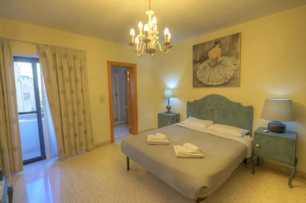 Large And Bright Apartment In The City Centre Goslm-2 Sliema