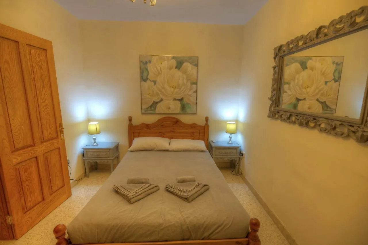 Large And Bright Apartment In The City Centre Goslm-2 Sliema Malta