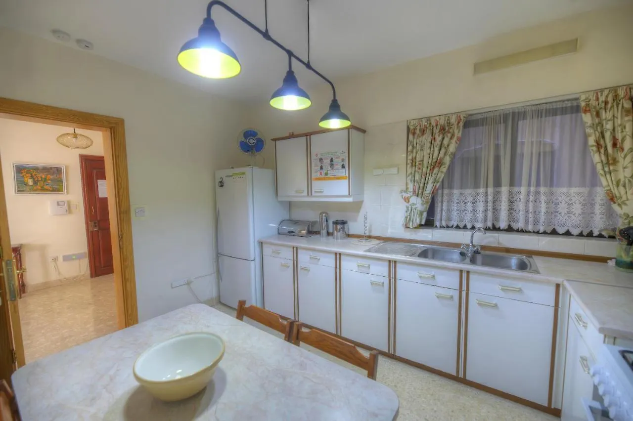 Large And Bright Apartment In The City Centre Goslm-2 Sliema 0*,