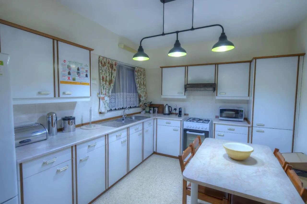 Large And Bright Apartment In The City Centre Goslm-2 Sliema