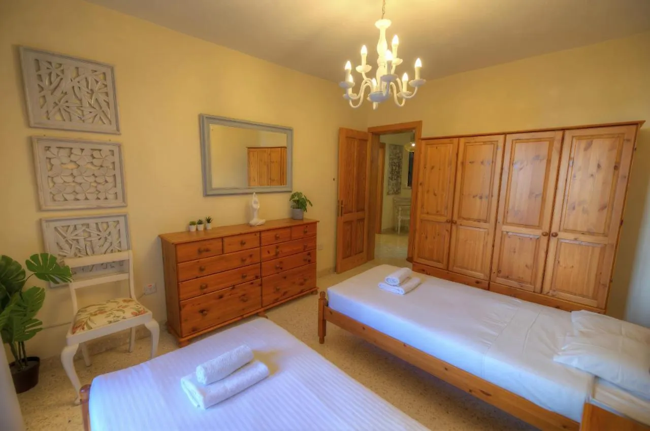 Large And Bright Apartment In The City Centre Goslm-2 Sliema