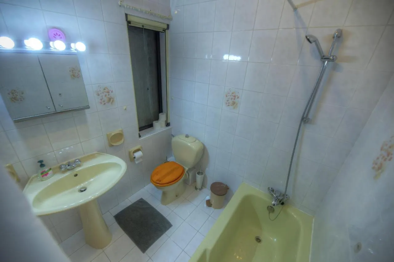Large And Bright Apartment In The City Centre Goslm-2 Sliema